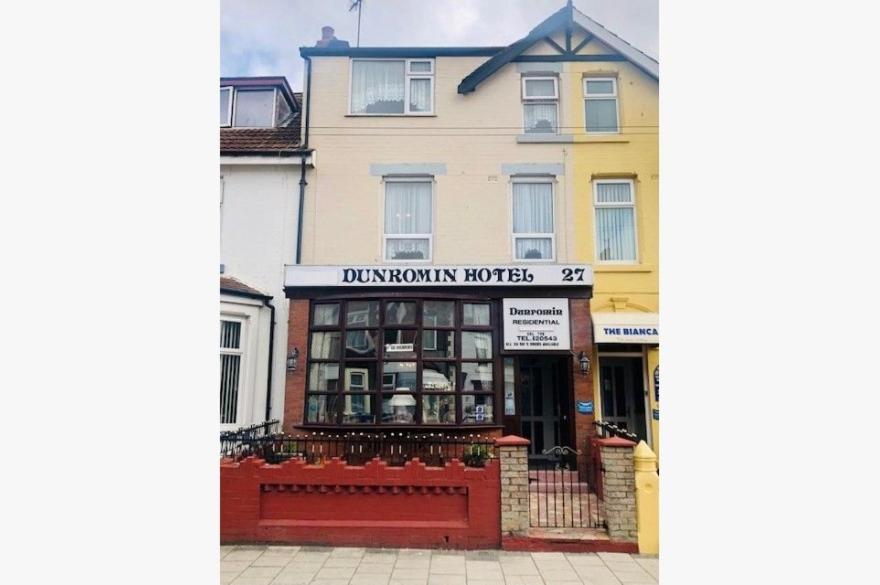 Dunromin Hotel Blackpool Exterior photo